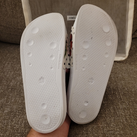 Dolce and Gabbana girls slides - Picture 3 of 3